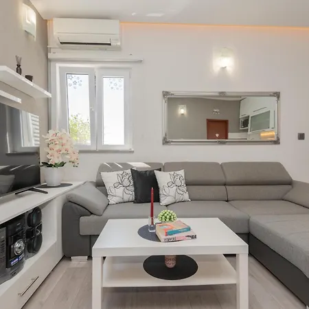 With Parking Space - 24631 Apartman