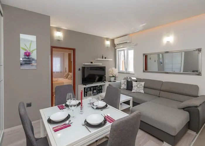 With Parking Space - 24631 Apartament Split